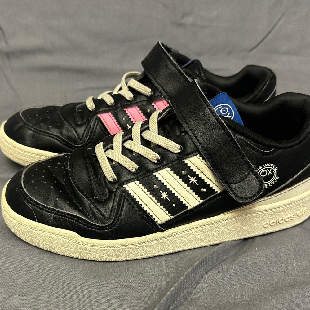 Adidas Black and Pink Sneaker - Picture 2 of 9